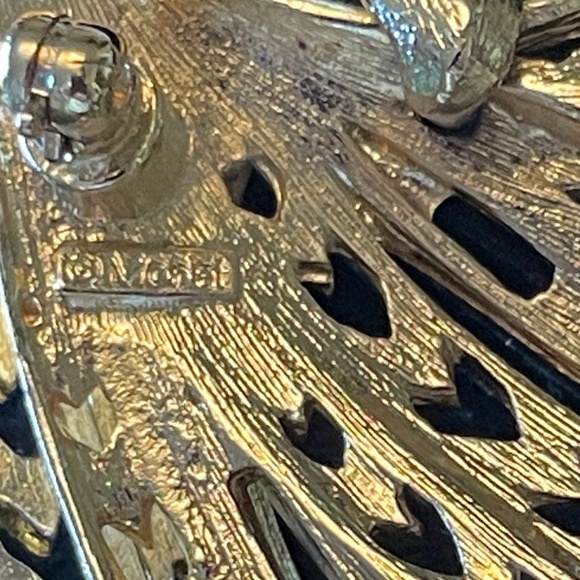 VINTAGE MONET Gold Tone Feather Bouquet Brooch, Mid-Century - Picture 7 of 7